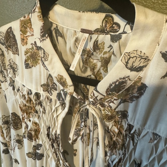 Free People Pebble Crepe So Fine Smocked Tunic Top Ivory Combo Large Butterfly - Picture 3 of 9